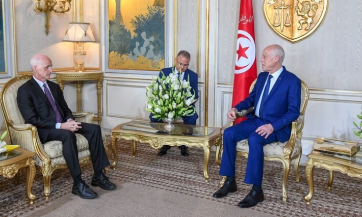 رئيس الجمهورية يستقبل آدم سميث