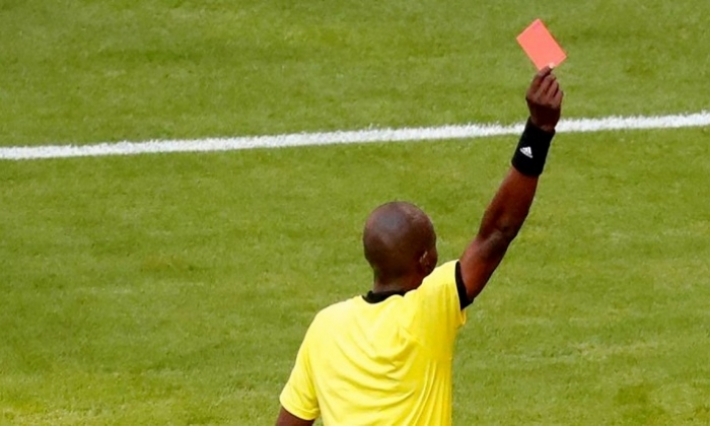 بعد تورطه في التلاعب بنتائج المباريات: الفيفا يشطب الحكم الطوغولي كوكو مدى الحياة 