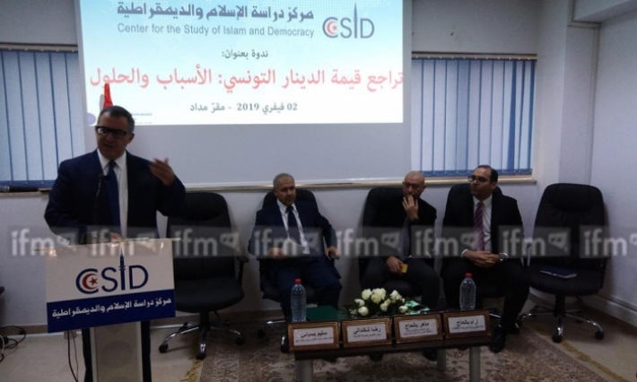 خبراء يكشفون أسباب تراجع قيمة الدينار ويقدمون الحلول 