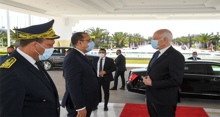 المشيشي يودع سعيد خلال زيارته الى مصر