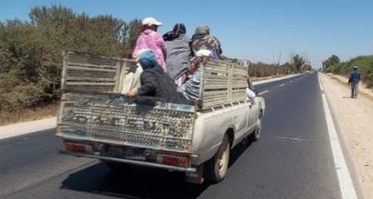 سقوط عاملات من شاحنة خفيفة بعمدون