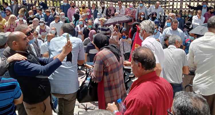 اضراب اعوان القباضات