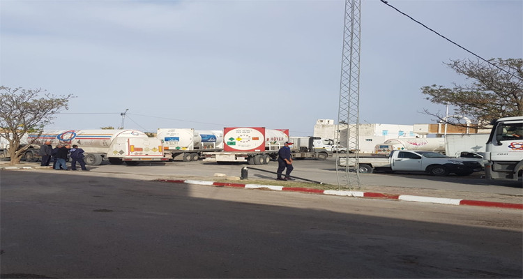 شحنات من الأأكسيجين الجزائري في معبر بوشبكة