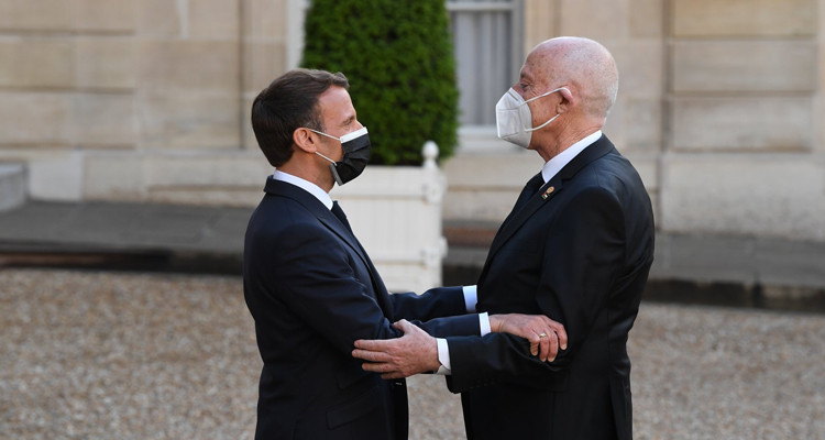 قيس سعيد وماكرون