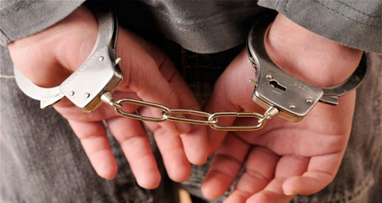 القبض على شخص