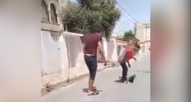 أم تلطم ابنها