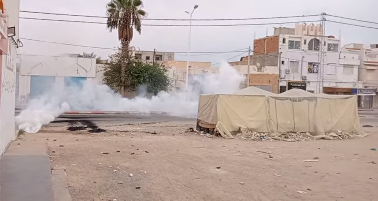 تجدد المواجهات في عقارب