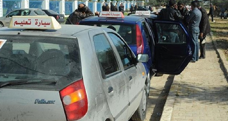 سيارة تعليم سياقة