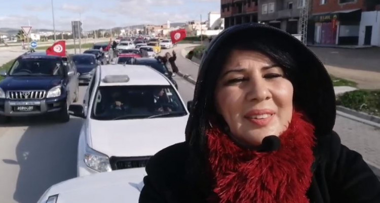 عبير موسي في مسيرة في باجة