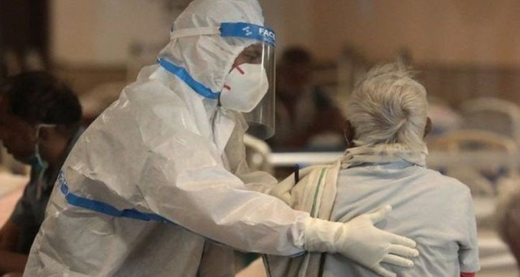 هندي يتلقى 11 جرعة من لقاح الكورونا