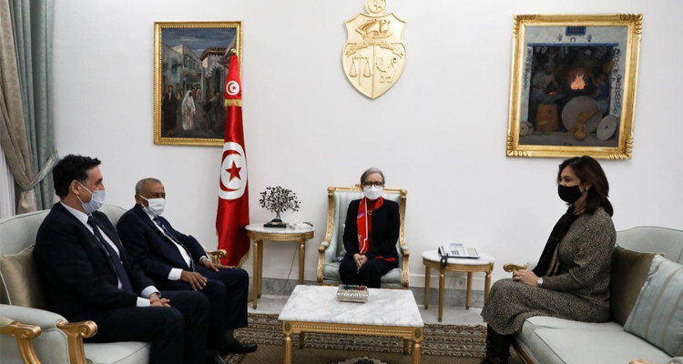 رئيسة الحكومة تستقبل وفدا عن الجمعية المهنية  للبنوك والمؤسسات المالية التونسية