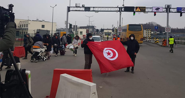 تواصل عملية إجلاء التونسيين من أوكرانيا إلى بولونيا
