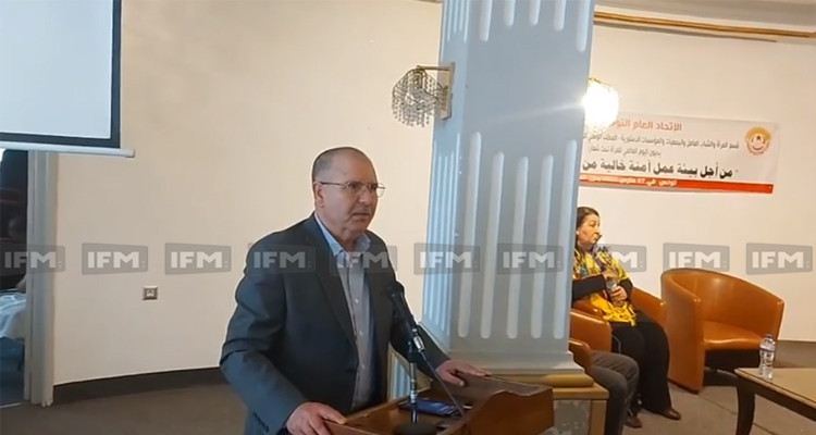 نور الدين الطبوبي خلال افتتاح ندوة لقسم الشباب والمرأة والمجتمع المدن