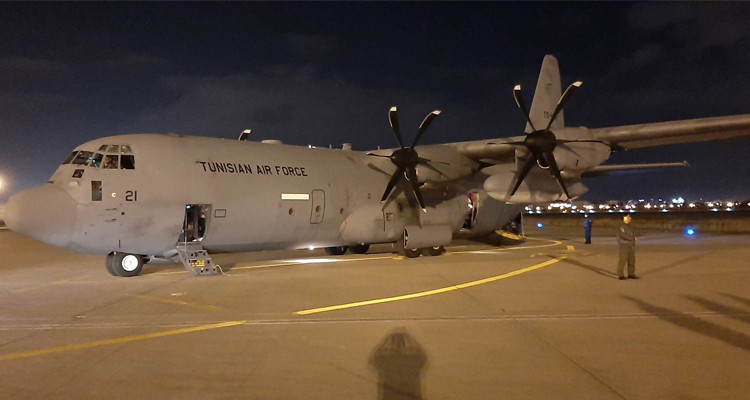 وصول طائرة عسكرية قادمة من بولونيا لإجلاء التونسيين من أوكرانيا
