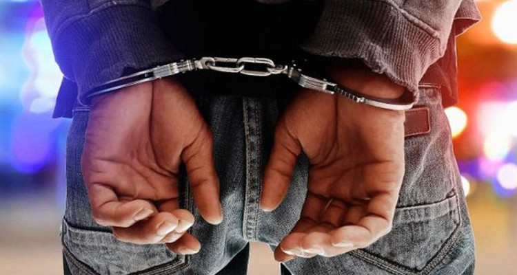 إلقاء القبض على شخص محلّ 03 مناشير تفتيش