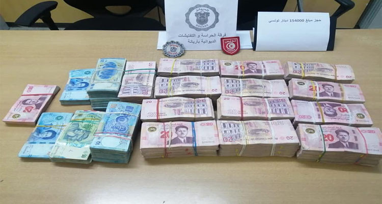 حجز أكثر من 150 مليون لدى عامل بأحد مكاتب الصرف