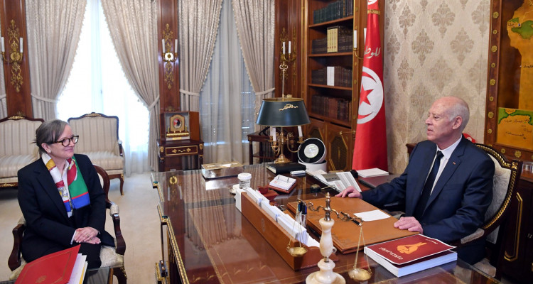 قيس سعيد  يشدد على ضرورة انجاح  السياحة والفلاحة والاستفتاء