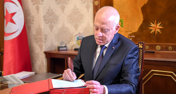 صدور أمر رئاسي يضبط تركيبة اللجنتين الاستشاريتين لصياغة الدستور