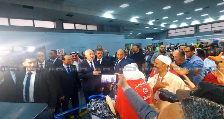 قيس سعيد يشرف على انطلاق أول رحلة للحجيج