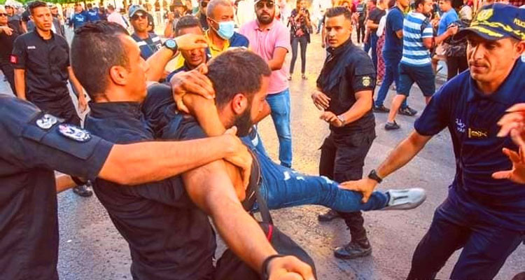 نقابة الصحفيين تندد بالاعتداء على الصحفيين في المظاهرات المناهضة للإستفتاء في شا