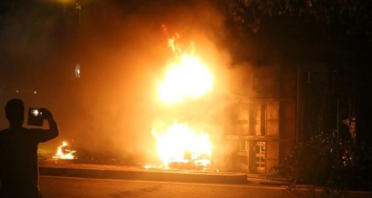 سريلانكا: اعتقال 3 أشخاص يشتبه في إضرامهم النار بمنزل رئيس الوزراء