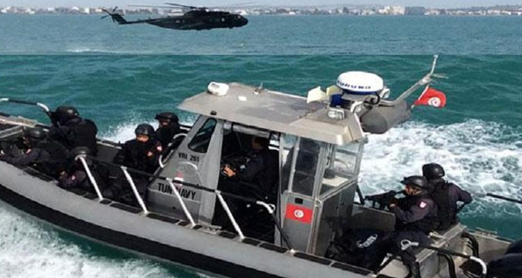 وحدات جيش البحر تنقذ 27 مهاجرا غير شرعي