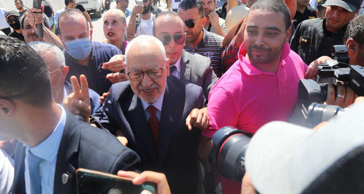 راشد الغنوشي من أمام مكتب التحقيق