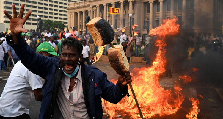 خمس دول عربية تحذّر مواطنيها في سريلانكا