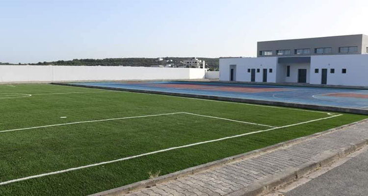 الذكور من الأمام والاناث من الخلف في المركب التربوي بالبحر الأزرق: المدير يوضح