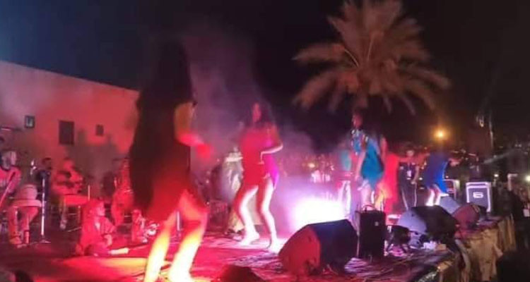 رئيس فرقة السطمبالي: الراقصات لسن عاريات والعرض قُدّم السنة الفارطة بنفس الصور