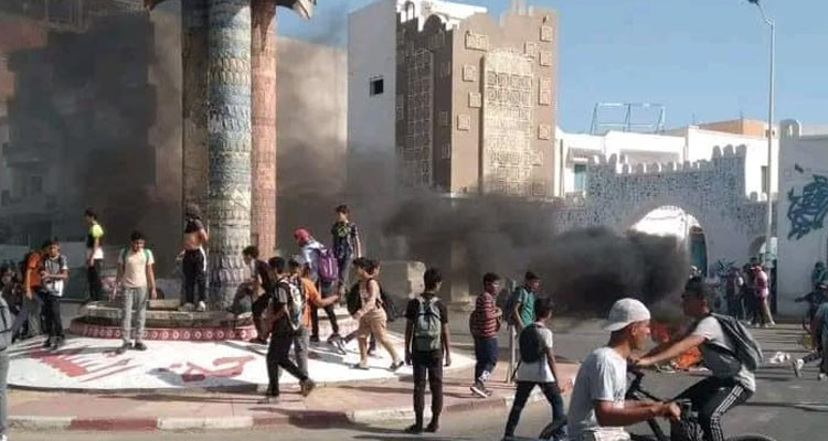 والي مدنين: المحتجون رشقوا المعتمدية بالحجارة والأمن لن يتدخل في إلا للضرورة الق