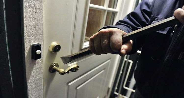 القبض على شاب كان بصدد خلع فرع بنكي في الحمامات