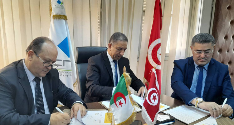توقيع اتفاقية إطارية بين مركز الجلود والأحذية ومجموعتين مهنيتين من الجزائر