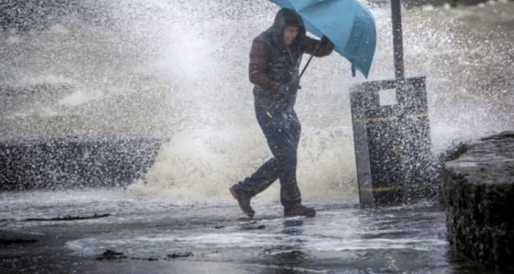 انخفاض في درجات الحرارة وأمطار غزيرة في هذه الجهات اليوم