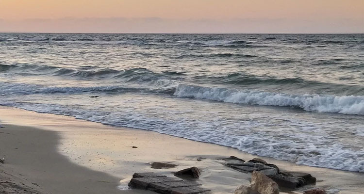 رياح قوية قرب السواحل: الرصد الجوي يدعو إلى اليقظة