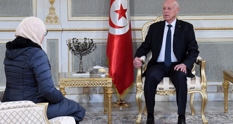 رئيس الدولة يستقبل مواطنة كان قد وعدها بوضع حد لوضعيتها الاجتماعية