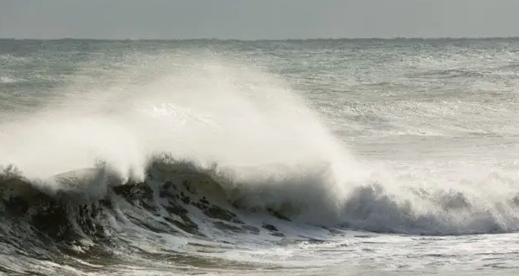 رياح قوية قرب السواحل: الرصد الجوي يدعو إلى اليقظة