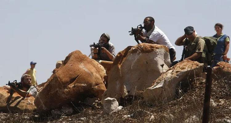 بعد مقتل إسرائيليتين: قائد الشرطة الإسرائيلية يدعو الإسرائيليين إلى حمل أسلحتهم