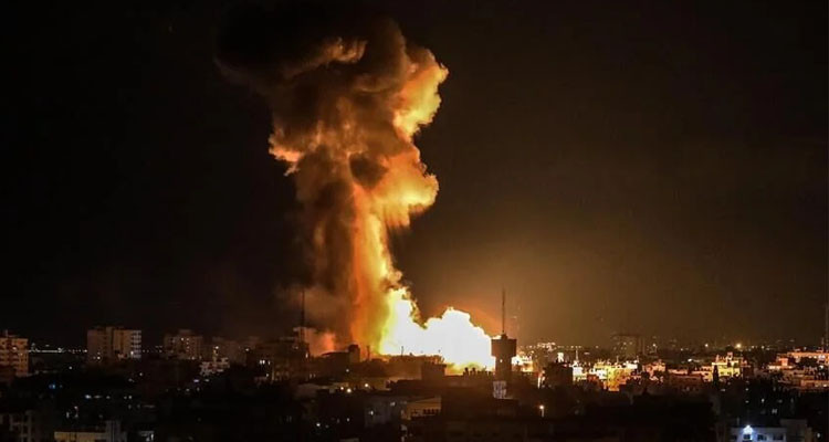استشهاد 13 فلسطينيا في غارات إسرائيلية على قطاع غزة