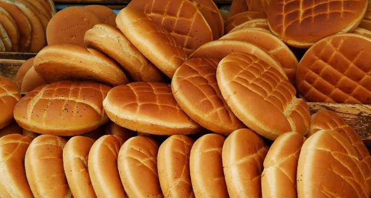 بيع الخبز بـ 2000 في القيروان: المدير الجهوي للتجارة يوضّح