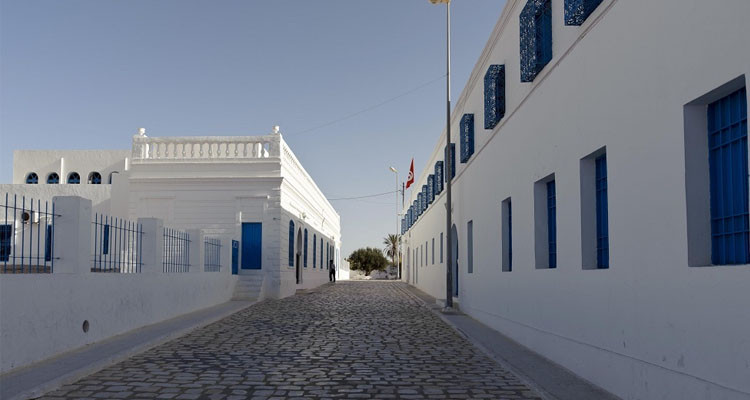 مراسل إي أف أم بجربة: الأمني منفذ عملية الغريبة يعمل بمركز أغير منذ 4 سنوات وهكذا تنقل من هناك