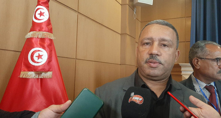 حراك تونس الإرادة يدعو رئيس الدولة إلى تطهير الإدارة
