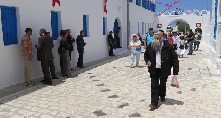 مراد الزغيدي: في عملية جربة الجيش منع أية جهة من التصرف في الجثث