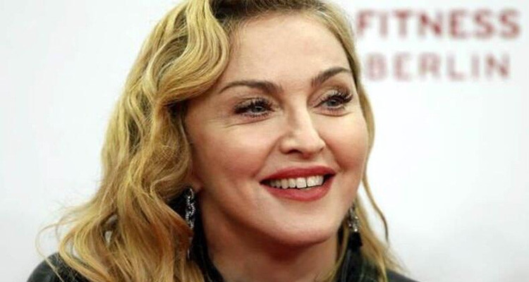 نقل مادونا إلى العناية المركزة