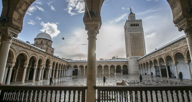 سرقة مضخم الصوت من محراب جامع الزيتونة قبيل صلاة المغرب