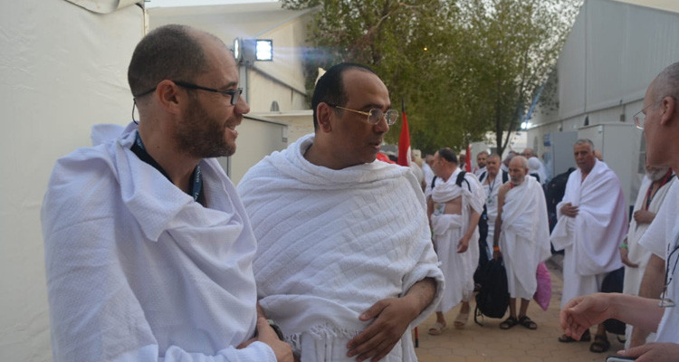 وزير الشّؤون الدّينية يُسدي تعليمات للمرشدين برمي الجمرات نيابة عن الكبار والمرض