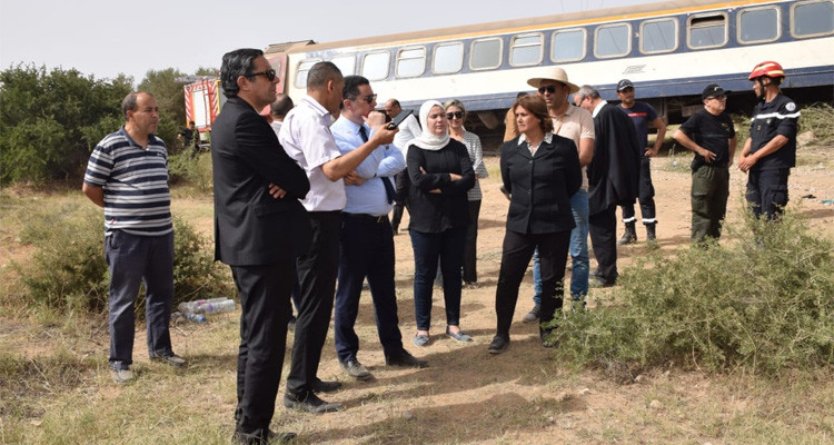 وزير النقل يأذن بفتح تحقيق في حادث انقلاب قطار تونس قابس