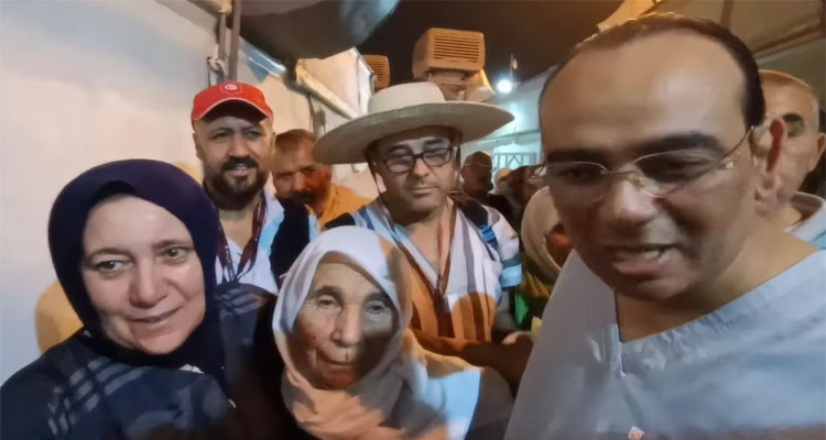 وزير الشؤون الدينية يزور أكبر حاجة تونسية بمخيم منى