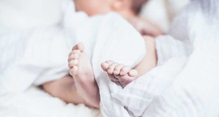 ابن يكشف قتل أمه لحفيدها بعد 7 سنوات من حدوث الجريمة