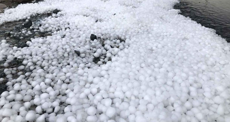 المركز العربي للمناخ يتوقع تساقط البرد بأحجام كبيرة وأمطارا غزيرة وانخفاضا كبيرا